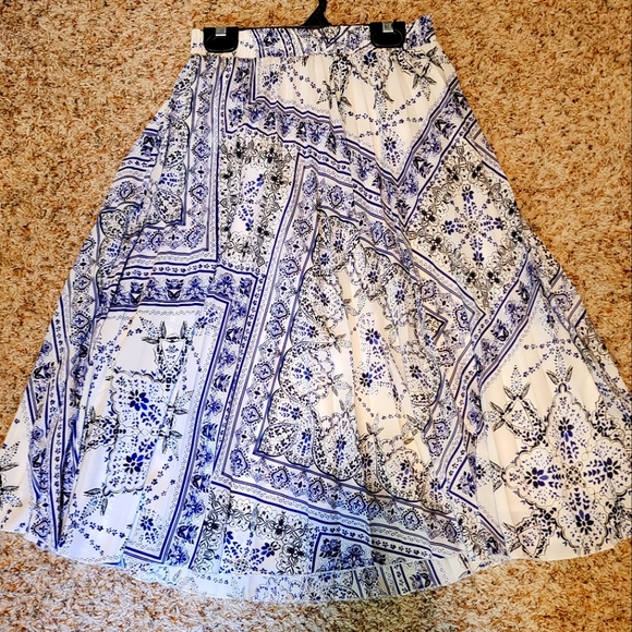 3 for 30 - H&M Blue, White & Black pleated midi skirt, size 2 - Picture 2 of 8